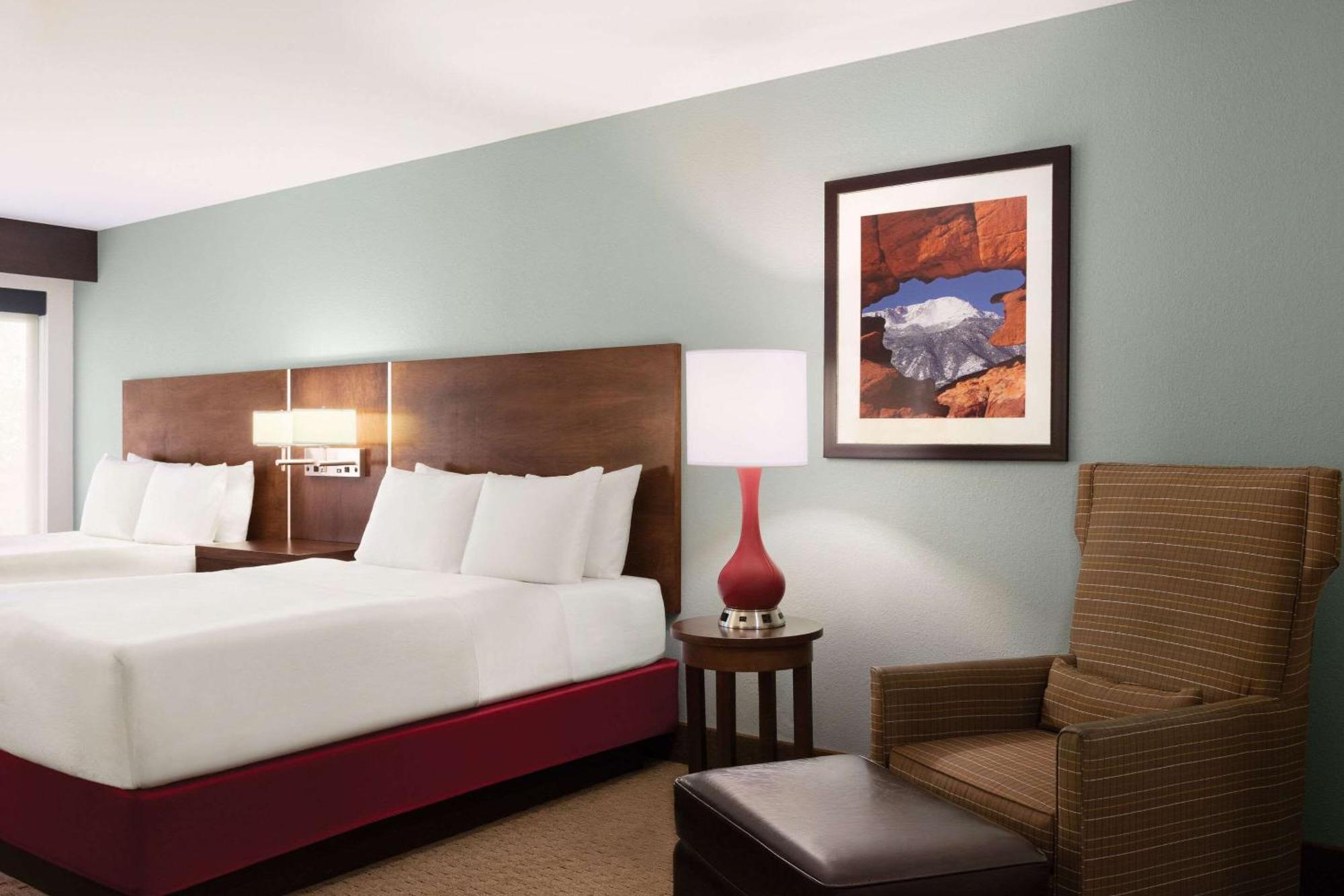Radisson Hotel Colorado Springs Airport Buitenkant foto